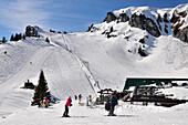 Stie Alm am Idealhang im Skigebiet Brauneck bei Lenggries, Bad Tölz, Oberbayern, Bayern, Deutschland