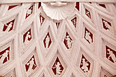 Deckendekoration im Stil der Hochrenaissance in einem Säulengang im Innenhof, Stadtresidenz, Landshut, Niederbayern, Bayern, Deutschland, Europa