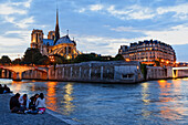 Ile de la Cite, Seine and Notre Dame in the evening, Paris, France, Europe