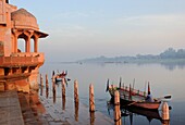 India, Uttar Pradesh, Mathura, Early morning on the banks of the Yamuna