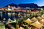 South Africa, Western Cape Province, Cape Town, view on Table Mountain and the pier Victoria & Alfred Waterfront