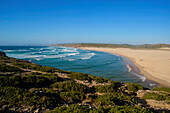 Strand am Atlantik an der Praia de Bordeira, Westküste der Algarve, Costa Vicentina, Algarve, Portugal, Europa