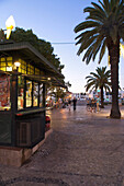 Kiosk und Park am Fluß am Abend, Tavira, Algarve, Portugal, Europa