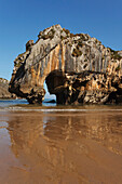 Playa de Cuevas del Mar, beach, rock formation, caves, rock arch, coast, Atlantic ocean, near Ribadesella, Camino de la Costa, Camino del Norte, coastal route, Way of Saint James, Camino de Santiago, pilgrims way, province of Asturias, Principality of Ast