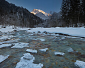 Vereister Johnsbach im Winter, Großer Buchstein (2224m), Nationalpark Gesäuse, Ennstaler Alpen, Steiermark, Österreich, Europa