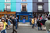 Shoppers on a sunny Saturday on Portobello Road, Notting Hill, London, England, Great Britian