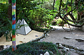 Roy Lichtenstein Skulptur im Garten von Andre Heller, Giardino Botanico, Gardone Riviera, Gardasee, Lombardei, Italien, Europa