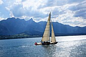 Switzerland, Canton Bern, Lake Thun, sailing