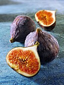 Fresh whole & cut figs