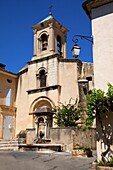 Southern France, Vaucluse, Lourmarin village, Luberon, Church and fountain