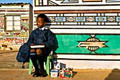 Africa, South Africa, Mpumalanga Province, KwaNdebele, Ndebele tribe, Mabhoko village, the grand daughter of the artist Francina Ndimande having breakfast before going to school
