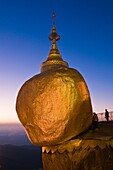 Myanmar (Burma), Môn State, Kyaiktiyo, Golden Rock, with the paya Shwedagon of Yangon and the paya Mahamuni of Mandalay, this Buddhsit site is one of the most revered in Myanmar, on the top of Kyaikto Mount (1100 meters high), this rock of 611,45 tons top