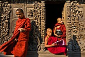 Myanmar (Burma), Mandalay State, Mandalay, the Shwe Nan Daw temple (nice sample of teak traditional architecture), the bonzes A Shin Pyan ya Zaw Ta (15 years), A Shin Tay Zaw Barta (14 years) and A Shin Aung Lwin (11 years)