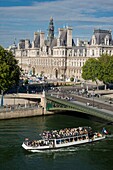 PARIS - THE CITY HALL AND THE ARCOLE BRIDGE