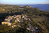 France, Bouches-du-Rhone (13), Miramas-le-Vieux, hilltop village, near the pond of Berre (aerial photo)