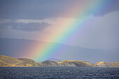 Regenbogen über dem Beagle Kanal, Feuerland, Argentinien, Chile, Südamerika