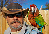 Birdman Patches Paul Randall with parrot, Tombstone, Western Heritage, Silver-mining, Sonora Desert, Arizona, USA, America