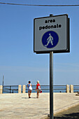 Promenade in Monopoli, Apulien, Italien