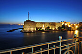 Castello Aragonese im Abendlicht, Tarent, Taranto, Apulien, Italien