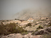 Rummana Campingplatz umhüllt von Wolken, Beduinen Zelte im Dana Naturreservat, UNESCO Weltnaturerbe, Dana, Jordanien, Naher Osten, Asien