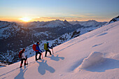Drei Bergsteiger beim Aufstieg zum Piz Palü, Graubünden, Schweiz