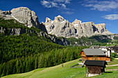Bauernhof vor Sellastock, Sella, Dolomiten, UNESCO Weltnaturerbe Dolomiten, Südtirol, Italien