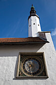 Hölzerne Uhr aus dem Mittelalter an der Heiliggeistkirche, Tallinn, Harjumaa, Estland, Baltikum
