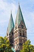 architecture , belief , Bremen , building , church , color image , day , dome , Europe , Germany , heritage , historic , history , landmark , outdoor , religion , sight , spiritualism , tower , travel , vertical , World locations , World travel , V04-1560