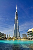 Burj Khalifa, world´s tallest tower, in Dubai, United Arab Emirates