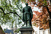 Fürst-Ludwig-Denkmal am Schloßplatz vor der Jakobskirche, Köthen, Sachsen-Anhalt, Deutschland, Europa