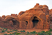 Arches National Park, Windows Section with Double Arch und and the La Sal Mountains, Utah, USA, America