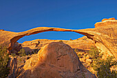 Sonnenaufgang am Landscape Arch, Devils Garden, Arches National Park, Utah, USA, Amerika