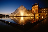 Paris  France  The Louvre & I M Pei´s glass pyramid, Cour Napoleon