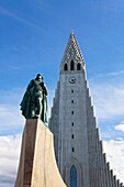 Statue of Liefer Eiriksson in front of Hallgrimskirkja church, Rejyjavik, Iceland