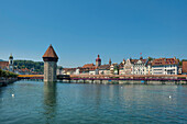 Reuss river with Chapel bridge, Lucerne, Lucerne, Switzerland, Europe