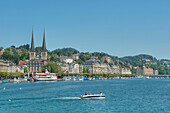 Blick zur Kirche St. Leodegar im Hof am Vierwaldstättersee, Luzern, Luzern, Schweiz, Europa