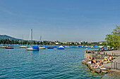 Young people at the banks of Lake Zurich, Zurich, Zurich, Switzerland, Europe
