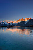 Mischabelgruppe mit Allalinhorn, Alphubel, Täschhorn, Dom und Lenzspitze spiegelt sich in Bergsee, Walliser Alpen, Wallis, Schweiz