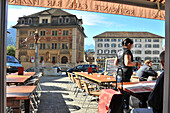 Café am Markt und Rathaus von Schwyz, Kanton Schwyz, Zentralschweiz, Schweiz, Europa