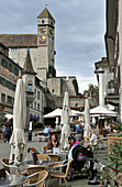 Menschen am Hauptplatz, Rapperswil am Zürichsee, Schweiz, Europa