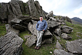 Anthony Cain, Maler aus Llanberis, in den Bergen beim Pass of Llanberis, Nord Wales, Großbritannien, Europa