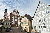 Kirche und Fachwerkhäuser in der Barockstadt Ettenheim, Ortenau, Schwarzwald, Baden-Württemberg, Deutschland, Europa