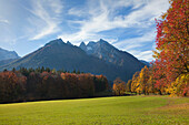 Herbstlandschaft bei Ramsau, Blick zum Hochkalter, Berchtesgadener Land, Nationalpark Berchtesgaden, Oberbayern, Bayern, Deutschland, Europa