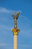 Independence Monument, Berehynia protector of Kiev atop a column, Independence Square, Maidan Nezalezhnosti, Kiev, Ukraine, Europe