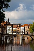 Duinenbrug bridge Potterierei canal in Bruges, Flanders, Belgium