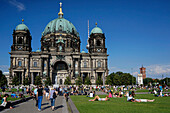 Berlin Dome, Lustgarten in summer, people relaxing on the grass, Berlin Mitte, Berlin, Germany
