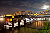 Railway bridge across the river Rhine, Cologne, North Rhine-Westfalia, Germany, Europe