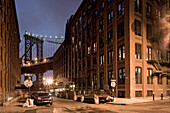 Manhattan Bridge. Sie überspannt den East River und verbindet die Stadtteile Manhattan und Brooklyn miteinander, New York, New York City, Nordamerika, USA