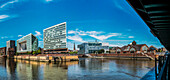 Panoramablick auf die neue Speicherstadt mit Deichtorhallen und Spiegelgebäude, Hamburg, Deutschland