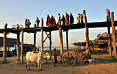 An der U Bein Brücke, Amarapura bei Mandalay, Myanmar, Burma, Asien